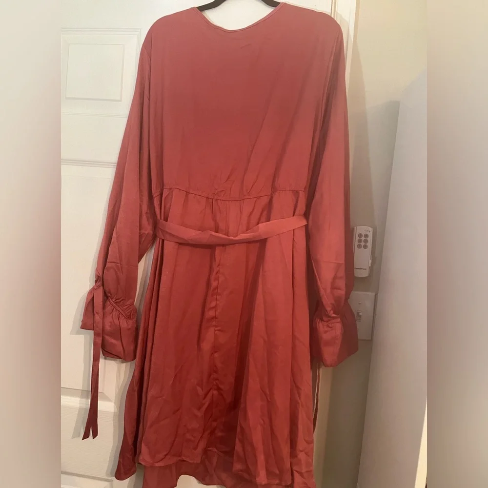 Elegant plus size Pink faux Wrap Dress - Picture 7 of 11